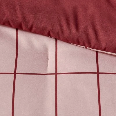 Grid Print Reversible Decorative Comforter Set With Throw - Room Essentials™ 7 Grid Print Reversible Decorative Comforter Set With Throw - Room Essentials™ - Image 5